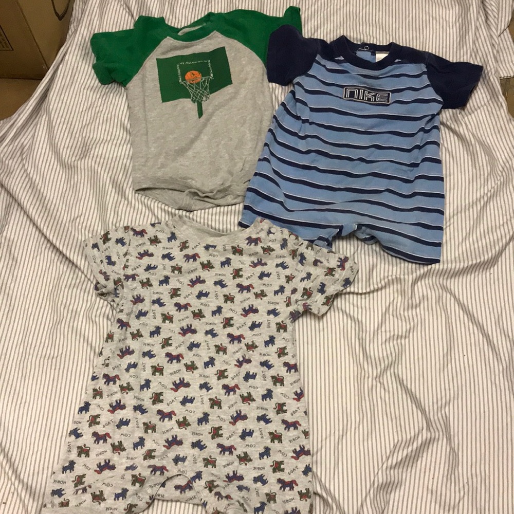 Boys 24 month onesies! Nike, faded glory, & honors